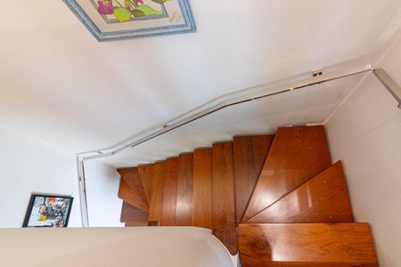 Apartamento à venda com 256m², 2 quartos e 3 vagasEscadas