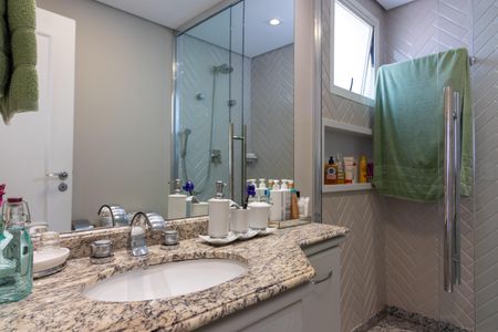 Apartamento à venda com 256m², 2 quartos e 3 vagasBanheiro da Suíte 2 