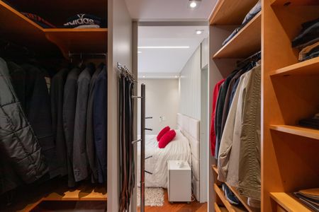 Apartamento à venda com 256m², 2 quartos e 3 vagasCloset da suíte 2