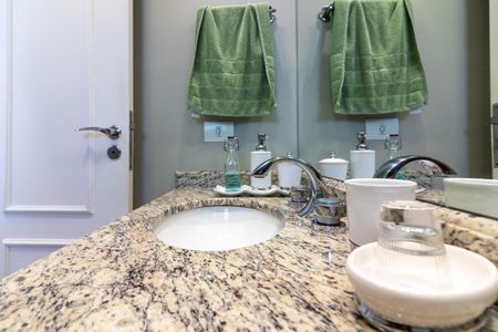 Apartamento à venda com 256m², 2 quartos e 3 vagasBanheiro da Suíte 2 