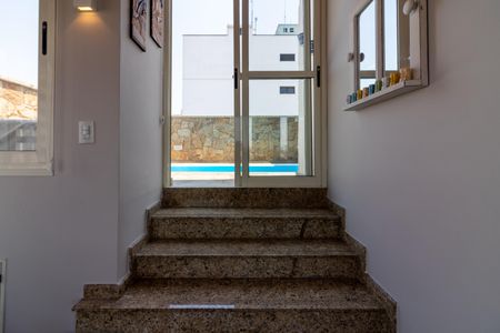 Apartamento à venda com 256m², 2 quartos e 3 vagasEscada