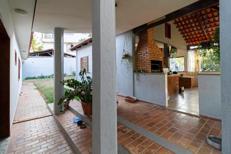 Casa para alugar com 1000m², 4 quartos e 6 vagasQuintal