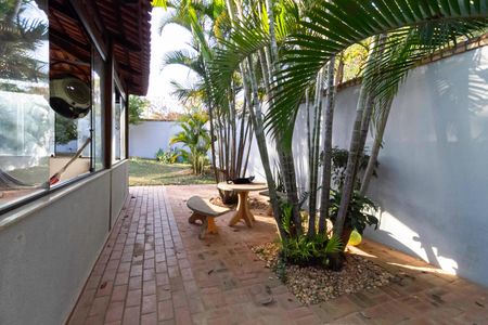 Casa para alugar com 1000m², 4 quartos e 6 vagasQuintal