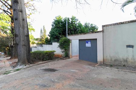 Casa para alugar com 1000m², 4 quartos e 6 vagasFachada