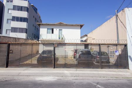 Casa à venda com 71m², 2 quartos e 2 vagasFachada