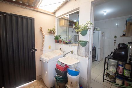 Casa à venda com 71m², 2 quartos e 2 vagasÁrea de Serviço