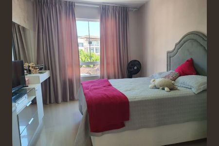 Casa de condomínio à venda com 230m², 3 quartos e 1 vaga