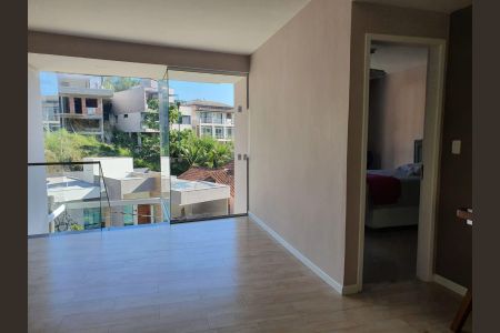 Casa de condomínio à venda com 230m², 3 quartos e 1 vaga