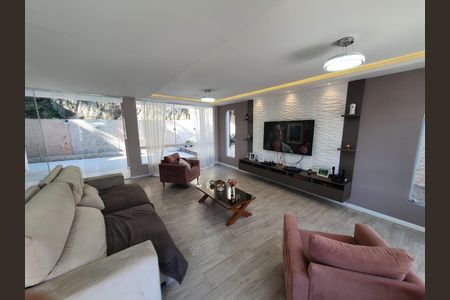 Sala de casa de condomínio à venda com 3 quartos, 230m² em Maria Paula, Niterói