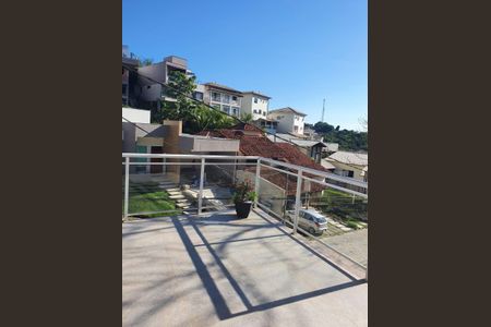 Casa de condomínio à venda com 230m², 3 quartos e 1 vaga