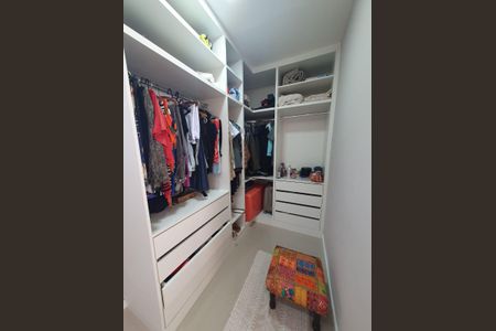 Casa de condomínio à venda com 230m², 3 quartos e 1 vaga