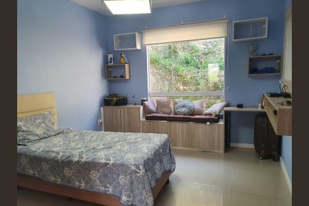 Casa de condomínio à venda com 230m², 3 quartos e 1 vaga