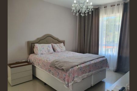 Casa de condomínio à venda com 230m², 3 quartos e 1 vaga