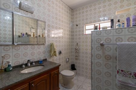 Casa à venda com 292m², 3 quartos e 2 vagasBanheiro 2