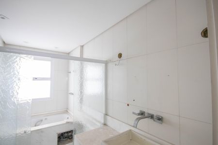 Apartamento para alugar com 217m², 4 quartos e 5 vagasBanheiro da Suíte 2