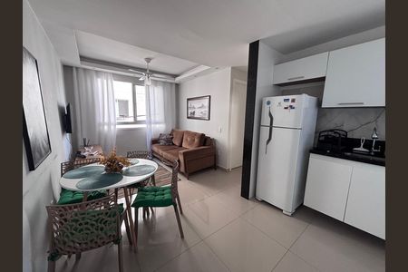 Sala de apartamento para alugar com 2 quartos, 45m² em Recreio dos Bandeirantes, Rio de Janeiro