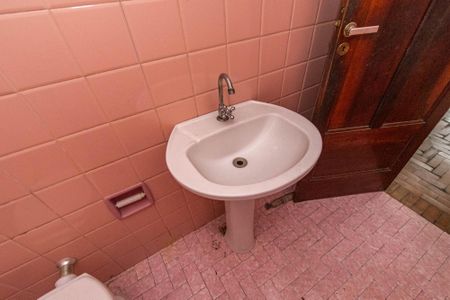 Casa à venda com 90m², 2 quartos e sem vaga Casa à venda com 90m², 2 quartos e sem vagaBanheiro