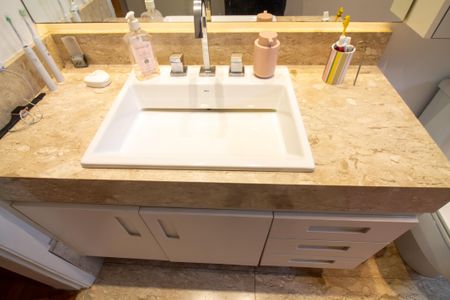 Apartamento à venda com 216m², 4 quartos e 2 vagas Apartamento à venda com 216m², 4 quartos e 2 vagasBanheiro Social