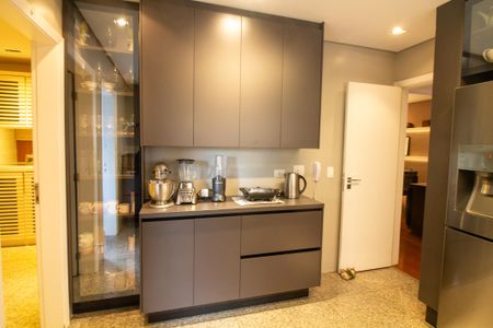 Apartamento à venda com 216m², 4 quartos e 2 vagas Apartamento à venda com 216m², 4 quartos e 2 vagasCozinha