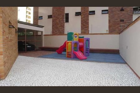 Apartamento à venda com 216m², 4 quartos e 2 vagas Apartamento à venda com 216m², 4 quartos e 2 vagasÁrea comum - Playground