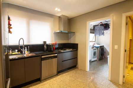 Apartamento à venda com 216m², 4 quartos e 2 vagas Apartamento à venda com 216m², 4 quartos e 2 vagasCozinha