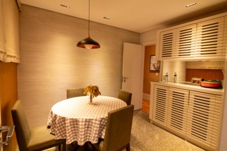 Apartamento à venda com 216m², 4 quartos e 2 vagas Apartamento à venda com 216m², 4 quartos e 2 vagasCopa