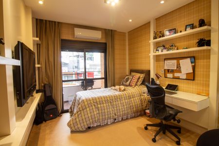 Apartamento à venda com 216m², 4 quartos e 2 vagas Apartamento à venda com 216m², 4 quartos e 2 vagasQuarto 1