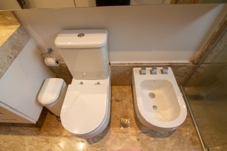 Apartamento à venda com 216m², 4 quartos e 2 vagas Apartamento à venda com 216m², 4 quartos e 2 vagasBanheiro Social