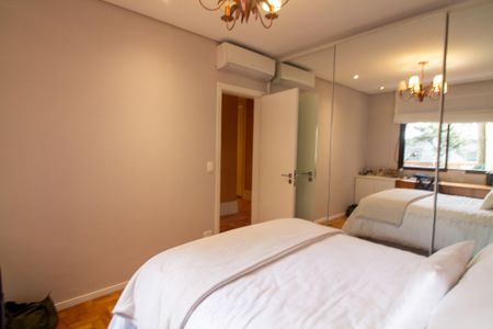 Apartamento à venda com 216m², 4 quartos e 2 vagas Apartamento à venda com 216m², 4 quartos e 2 vagasQuarto 3