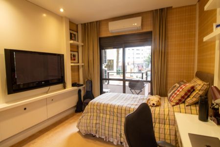 Apartamento à venda com 216m², 4 quartos e 2 vagas Apartamento à venda com 216m², 4 quartos e 2 vagasQuarto 1