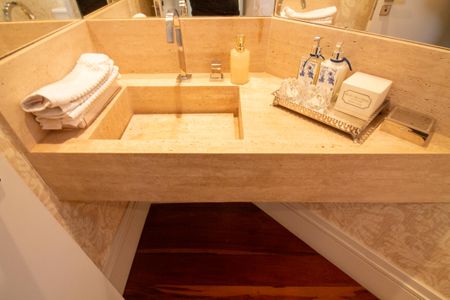 Apartamento à venda com 216m², 4 quartos e 2 vagas Apartamento à venda com 216m², 4 quartos e 2 vagasBanheiro da Suíte