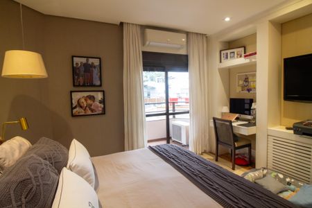 Apartamento à venda com 216m², 4 quartos e 2 vagas Apartamento à venda com 216m², 4 quartos e 2 vagasSuíte