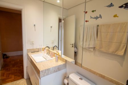 Apartamento à venda com 216m², 4 quartos e 2 vagas Apartamento à venda com 216m², 4 quartos e 2 vagasBanheiro Social