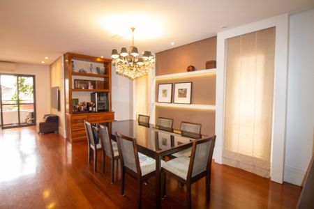 Apartamento à venda com 216m², 4 quartos e 2 vagas Apartamento à venda com 216m², 4 quartos e 2 vagasSala de Jantar
