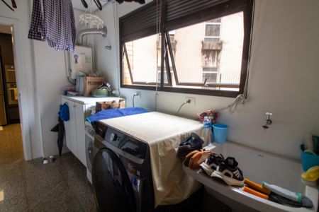 Apartamento à venda com 216m², 4 quartos e 2 vagas Apartamento à venda com 216m², 4 quartos e 2 vagasÁrea de Serviço