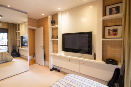 Apartamento à venda com 216m², 4 quartos e 2 vagas Apartamento à venda com 216m², 4 quartos e 2 vagasQuarto 1