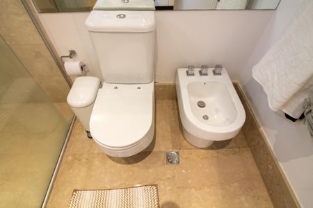 Apartamento à venda com 216m², 4 quartos e 2 vagas Apartamento à venda com 216m², 4 quartos e 2 vagasBanheiro da Suíte