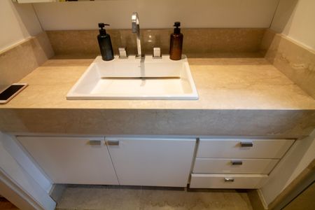 Apartamento à venda com 216m², 4 quartos e 2 vagas Apartamento à venda com 216m², 4 quartos e 2 vagasBanheiro da Suíte