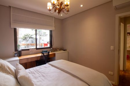 Apartamento à venda com 216m², 4 quartos e 2 vagas Apartamento à venda com 216m², 4 quartos e 2 vagasQuarto 3