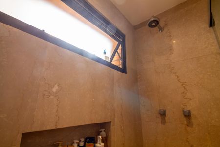 Apartamento à venda com 216m², 4 quartos e 2 vagas Apartamento à venda com 216m², 4 quartos e 2 vagasBanheiro da Suíte