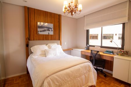 Apartamento à venda com 216m², 4 quartos e 2 vagas Apartamento à venda com 216m², 4 quartos e 2 vagasQuarto 3