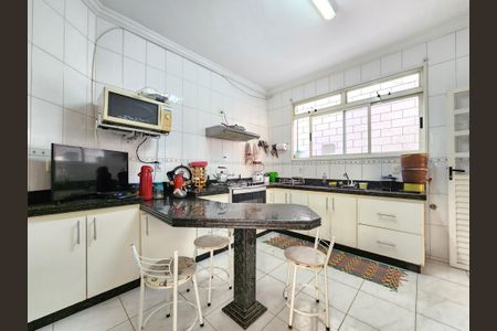 Casa à venda com 360m², 5 quartos e 4 vagas Casa à venda com 360m², 5 quartos e 4 vagasCozinha