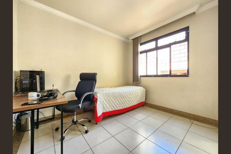 Casa à venda com 360m², 5 quartos e 4 vagas Casa à venda com 360m², 5 quartos e 4 vagasQuarto 2