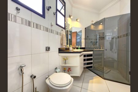 Casa à venda com 360m², 5 quartos e 4 vagas Casa à venda com 360m², 5 quartos e 4 vagasBanheiro da Suíte 1