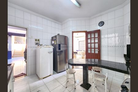 Casa à venda com 360m², 5 quartos e 4 vagas Casa à venda com 360m², 5 quartos e 4 vagasCozinha