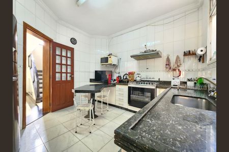 Casa à venda com 360m², 5 quartos e 4 vagas Casa à venda com 360m², 5 quartos e 4 vagasCozinha