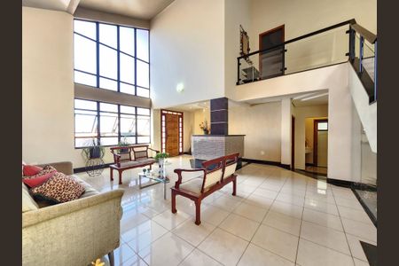 Casa à venda com 360m², 5 quartos e 4 vagas Casa à venda com 360m², 5 quartos e 4 vagasSala