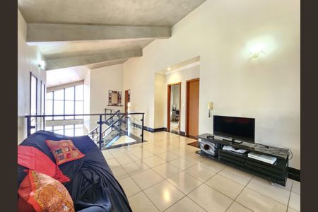 Casa à venda com 360m², 5 quartos e 4 vagas Casa à venda com 360m², 5 quartos e 4 vagasSala TV
