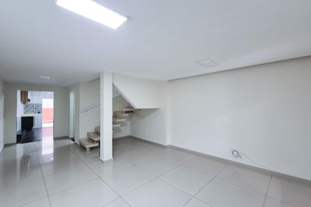 Casa à venda com 160m², 2 quartos e 2 vagas Casa à venda com 160m², 2 quartos e 2 vagasSala