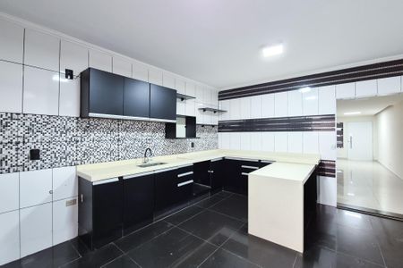 Casa à venda com 160m², 2 quartos e 2 vagas Casa à venda com 160m², 2 quartos e 2 vagasCozinha